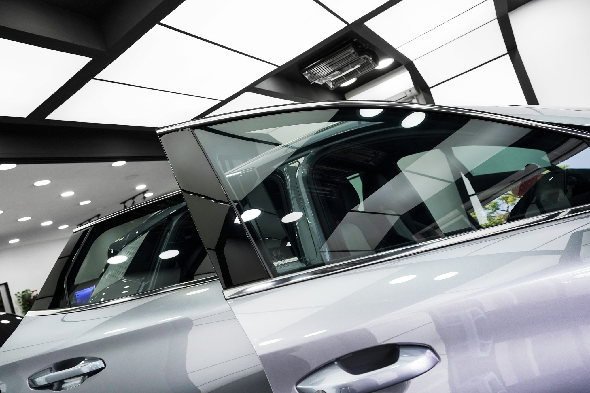 汽车隔热膜越黑越好？【打破隔热膜迷思！】